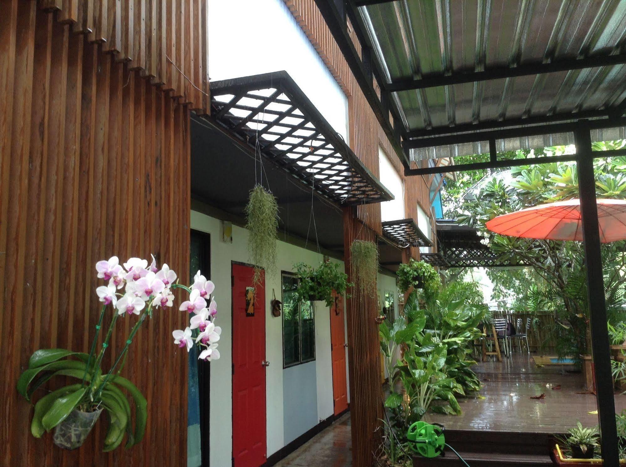 Hi Guesthouse Airport Chiang Mai Exterior photo