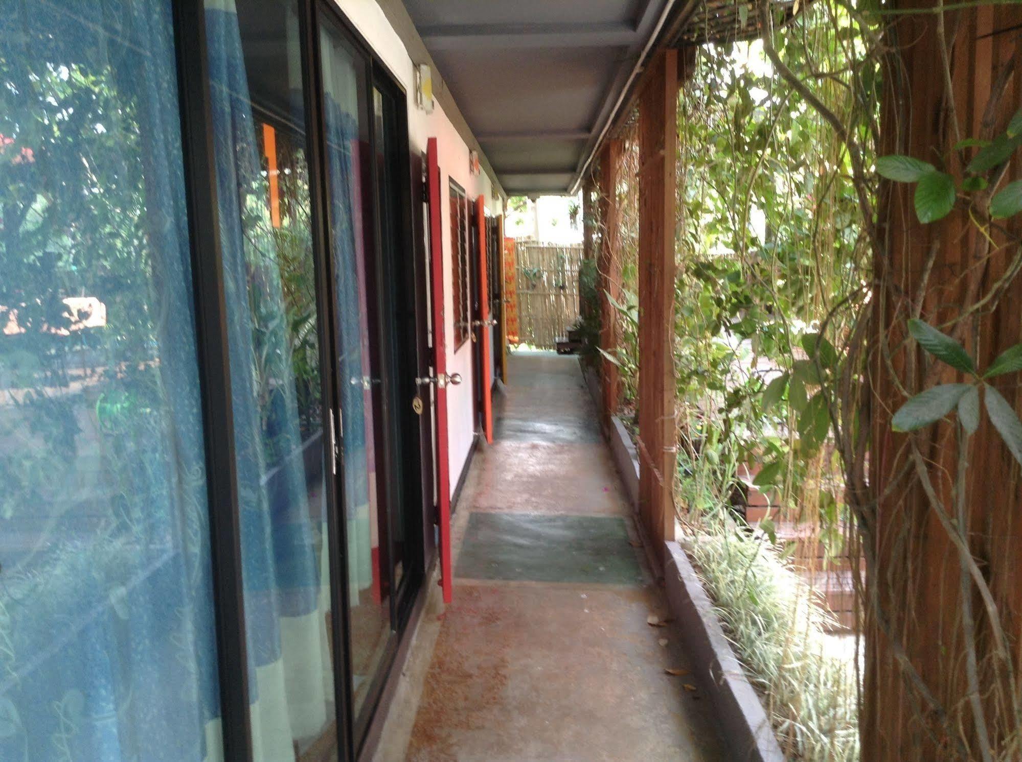 Hi Guesthouse Airport Chiang Mai Exterior photo